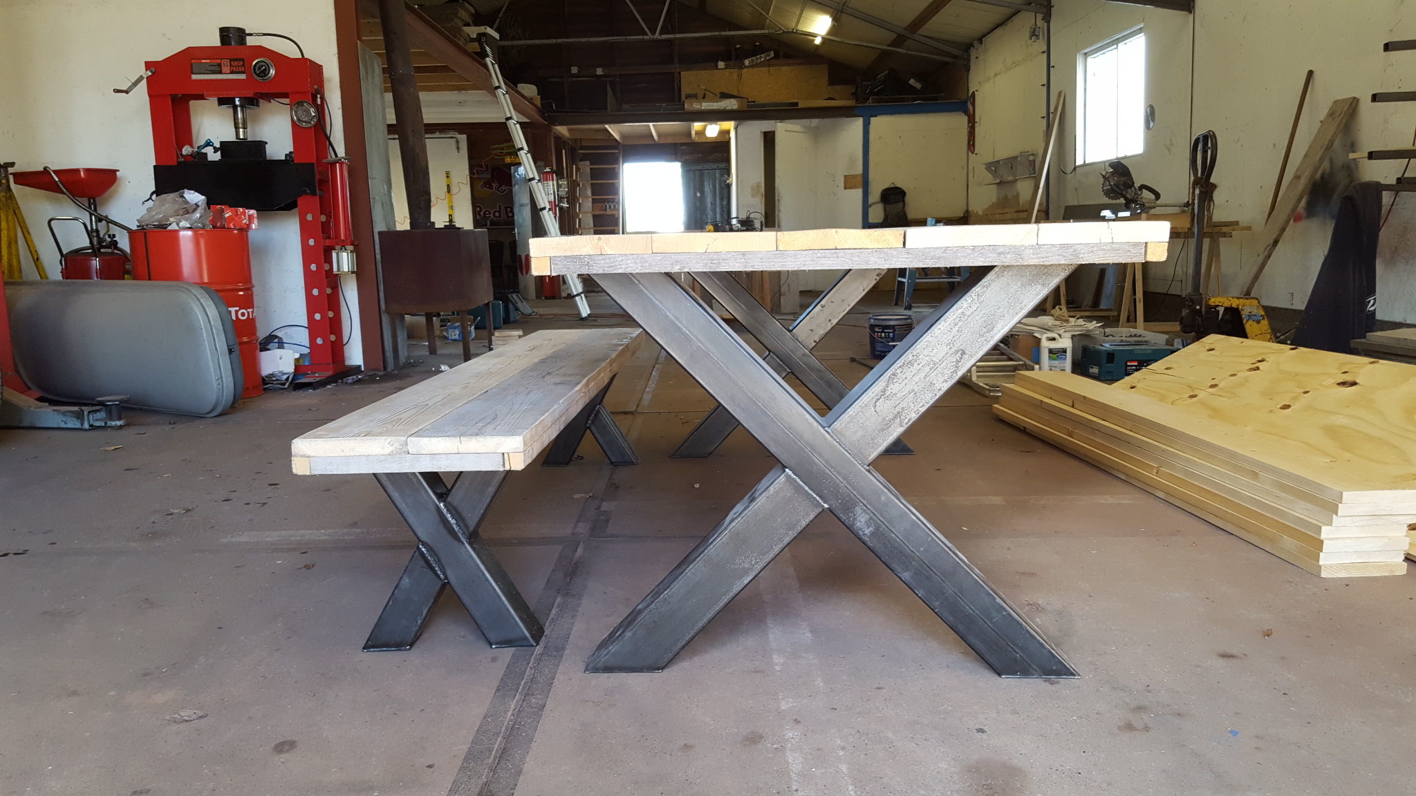 Steigerhouten tafel metalen onderstel x